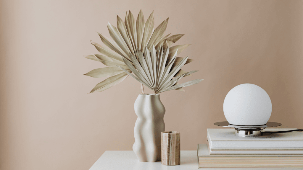 Minimalism vs. Maximalism